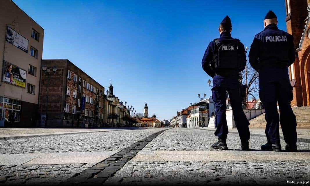 Handel podrabianą biżuterią w sieci: działania policji w Legionowie